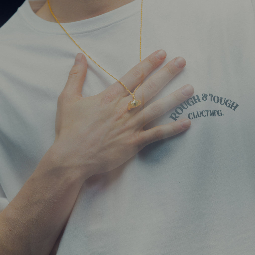 PRAYING HANDS[NECKLACE] 04703