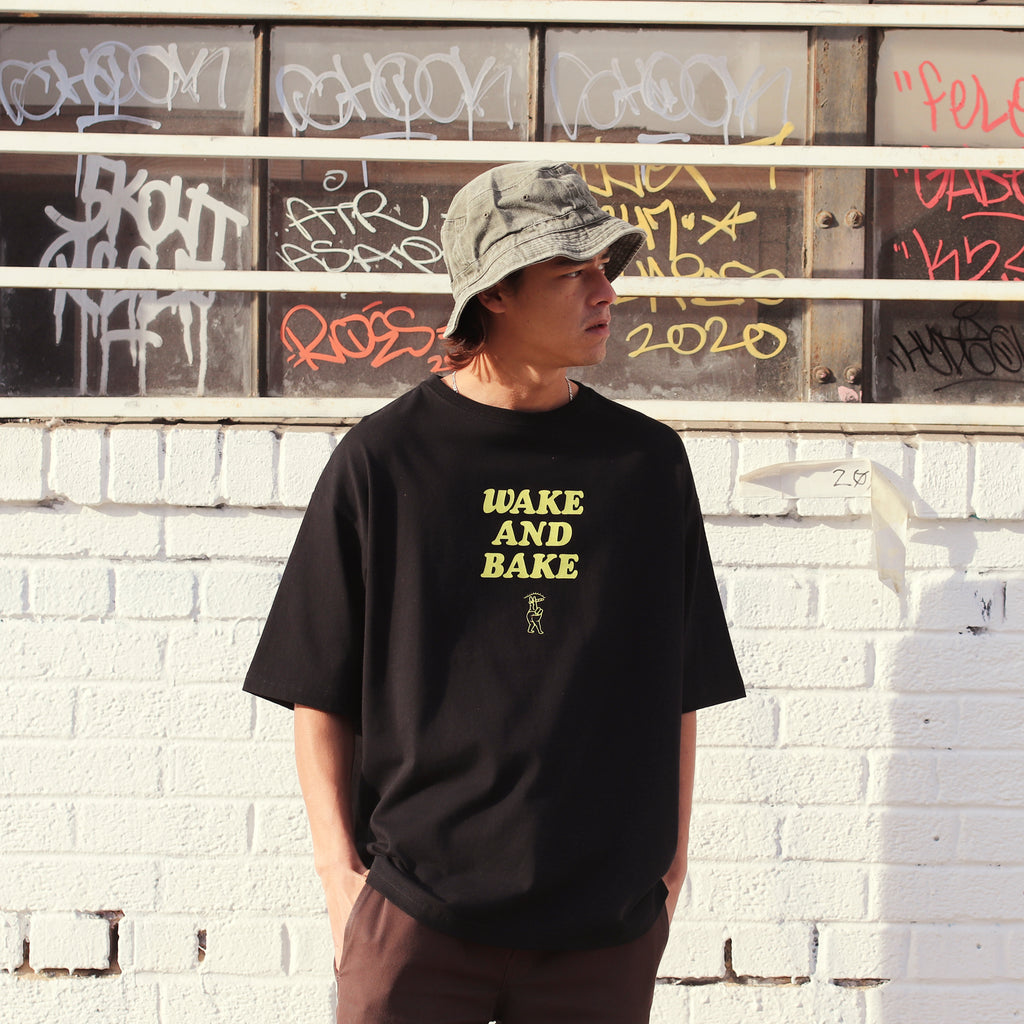 WAKE AND BAKE [S/S TEE][W] 04223 - CLUCT