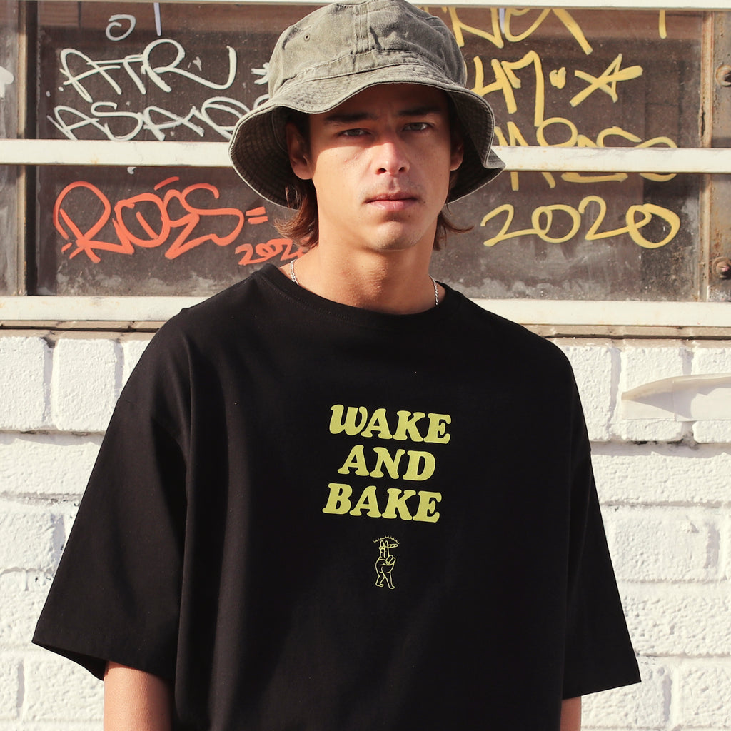 WAKE AND BAKE [S/S TEE][W] 04223 - CLUCT